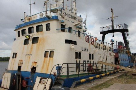 Матросу и боцману с «Мичуринска» понадобилась экстренная помощь