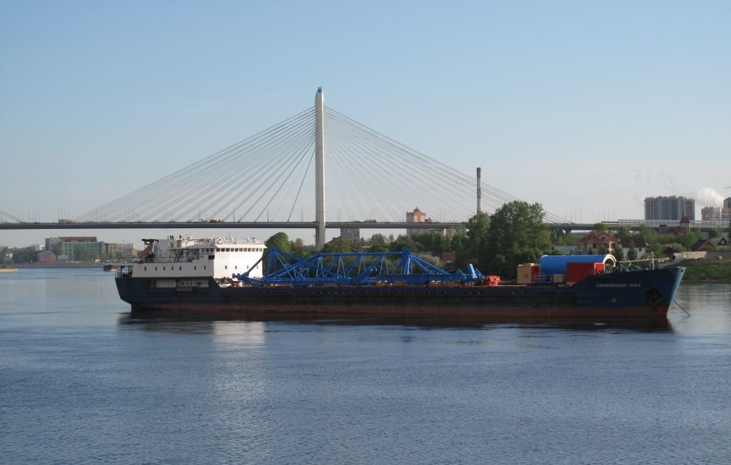 Крупнейшая российская водная артерия перекрыта, из-за аварийного теплохода