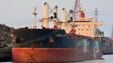 В порту Хьюстона при разгрузке балкера «Grebe Bulker» грузом придавило докера