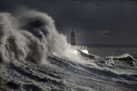 «Веселые выходные» в Керченском проливе: моряков будет бить огромный ветер и огромные волны