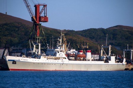 Из-за отказа в эвакуации — больного моряка прооперируют прямо на судне