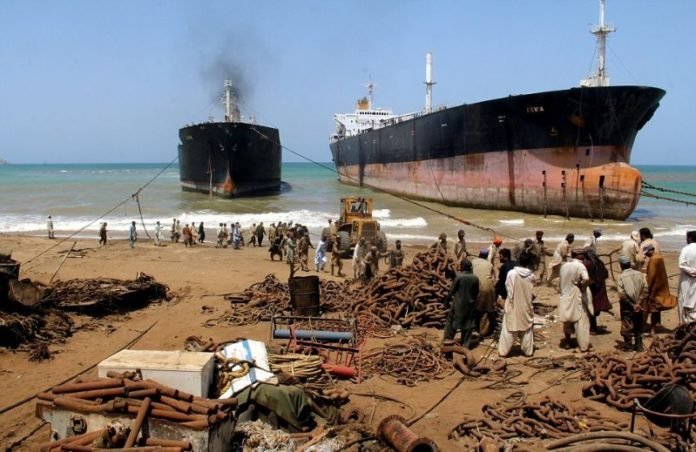 Пакистан снова начнет принимать на утилизацию танкеры