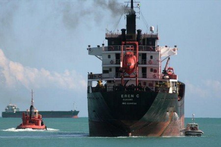 Панамский теплоход «застрял» на Керчь-Еникальском канале