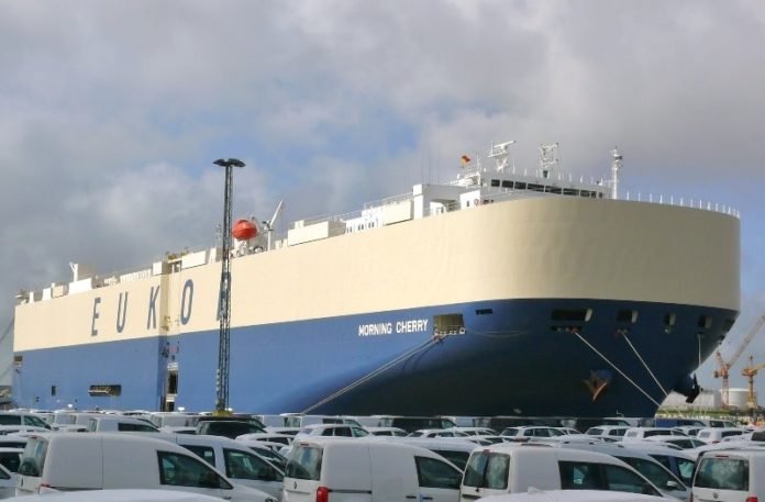 Столкновение судов в китайском порту: трое пропавших