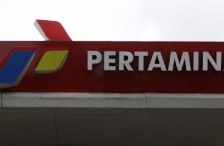 В Индонезии четыре дня тушили пылающее море