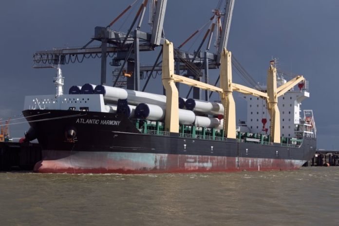 На борту турецкого судна скончались два украинских моряка