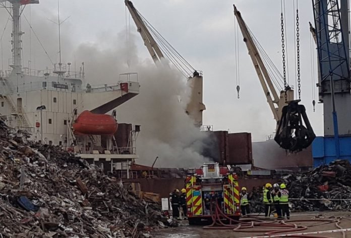 В порту Саутгемптон горел балкер Sirina