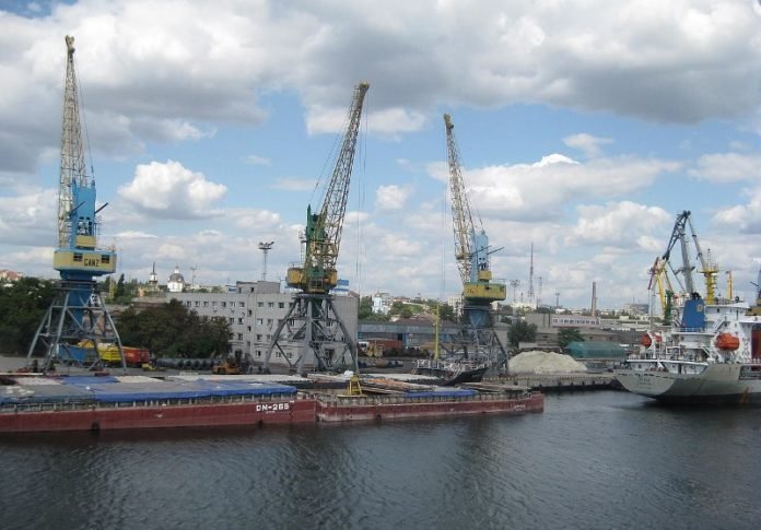 Россияне сворачивают грузоперевозки в Украину