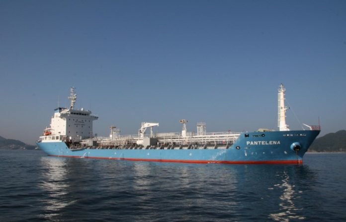 У берегов Африки с радаров пропал нефтяной танкер