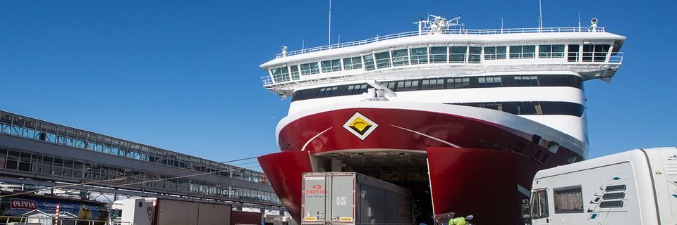 «Дакар» отменяется: паром с миллионными авто сломался на переходе