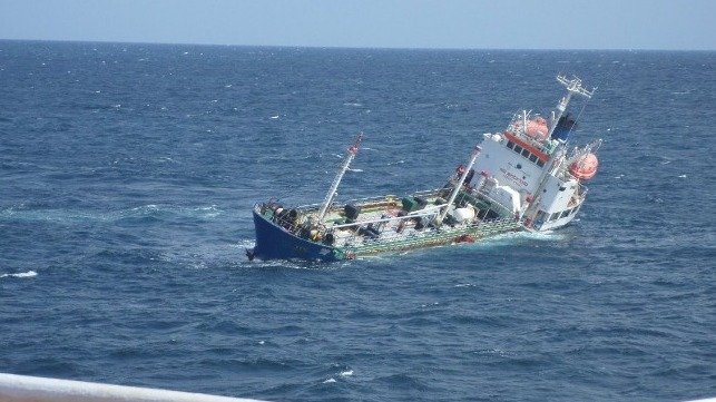 Французские военные спасли индийских моряков