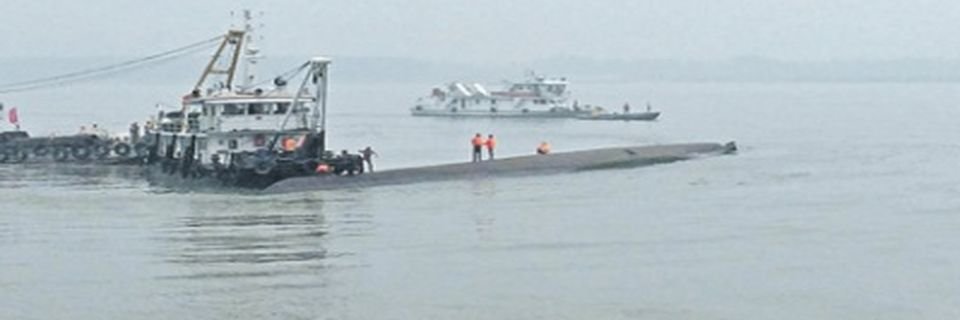 На судне обнаружили тела его экипажа