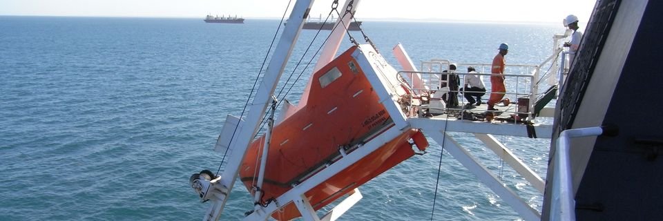 Свободно-падающие шлюпки — не средство спасения, а life killing equipment?