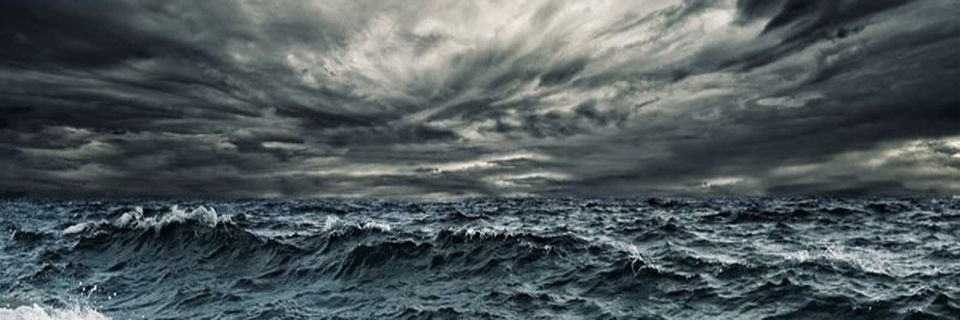 В Черном море с затонувшего судна пропал человек