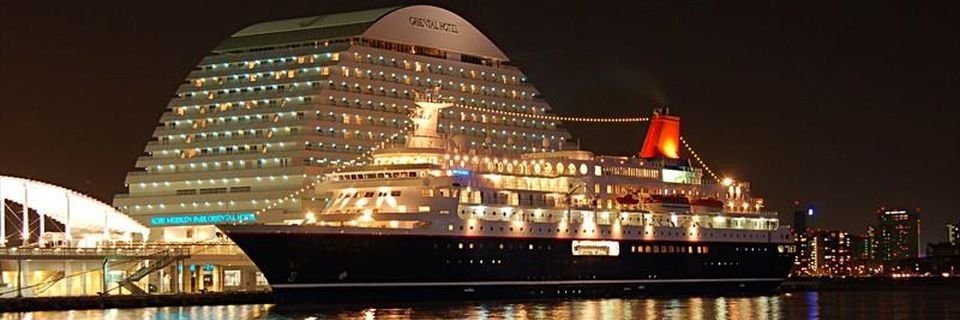 Круизное судно «во главе» с пьяным капитаном врезалось в пирс