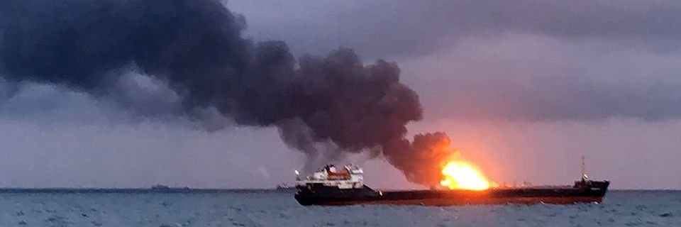 Моряки с горящих газовозов тонули на глазах у коллег со спасательных судов (ВИДЕО)