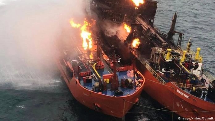 Пожар на танкерах: поиск погибших прекращен