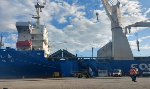 При падении с 20-метровой высоты один моряк погиб, а второй — госпитализирован