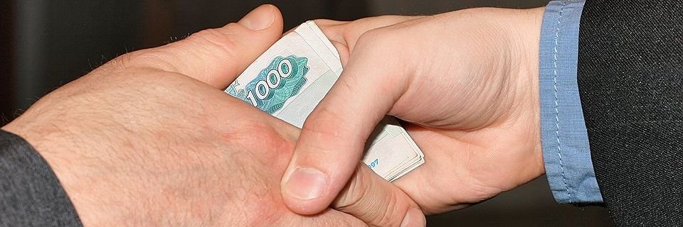 Сотрудник транспортной полиции много наобещал судовладельцу за пристойную взятку