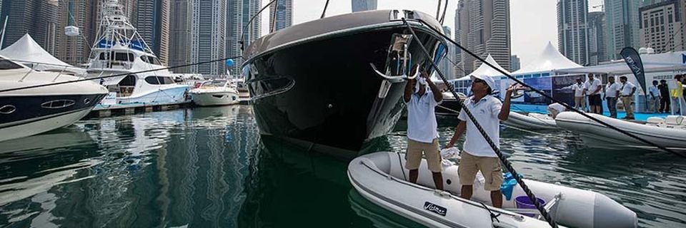 В Дубае судно с россиянами перевернулось и затонуло