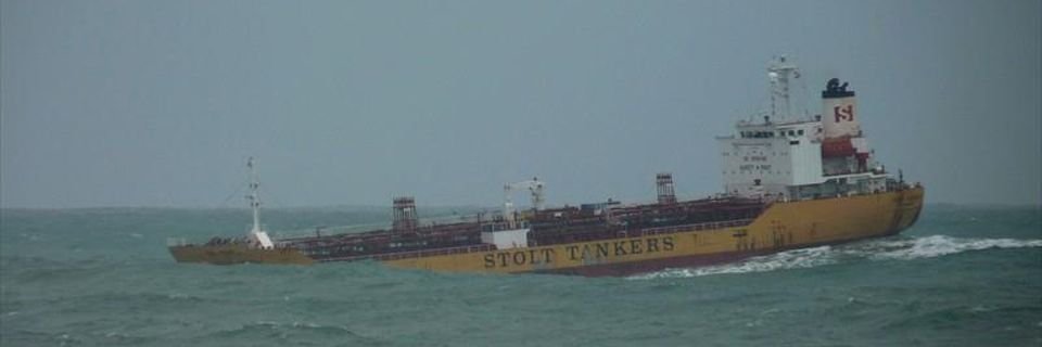 Буксир перевернулся, пропали моряки, а танкер-виновник — скрылся с места ЧП