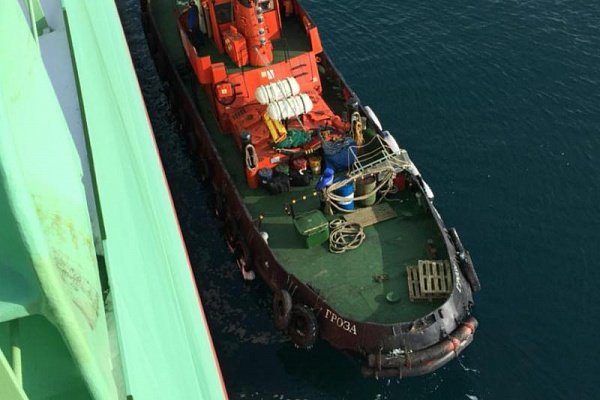 При падении на танкере капитан получил перелом шейных позвонков