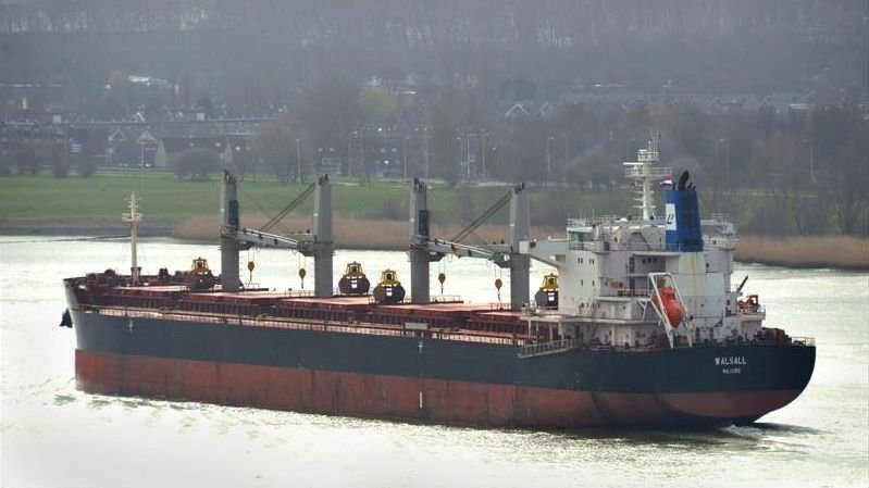 Произвол экоинспекторов продолжается: в Черноморске удерживают судно Hanseatic Eagle