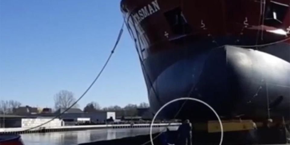 Спуск судна едва не стал самым трагичным