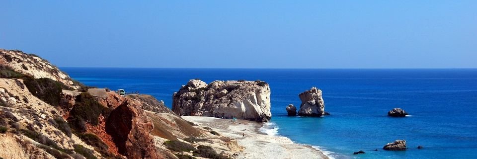 У берегов Кипра при падении с высоты травмировался моряк