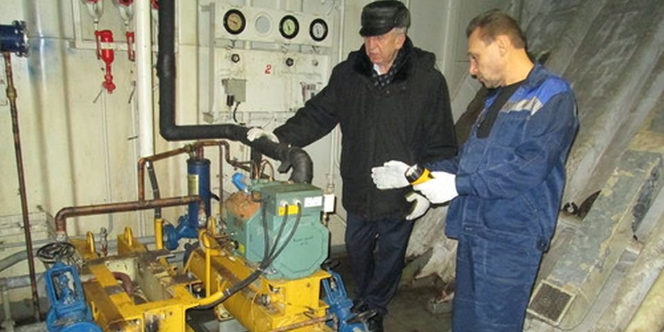 Давно просроченные продукты и шесть кружек на 17 моряков…