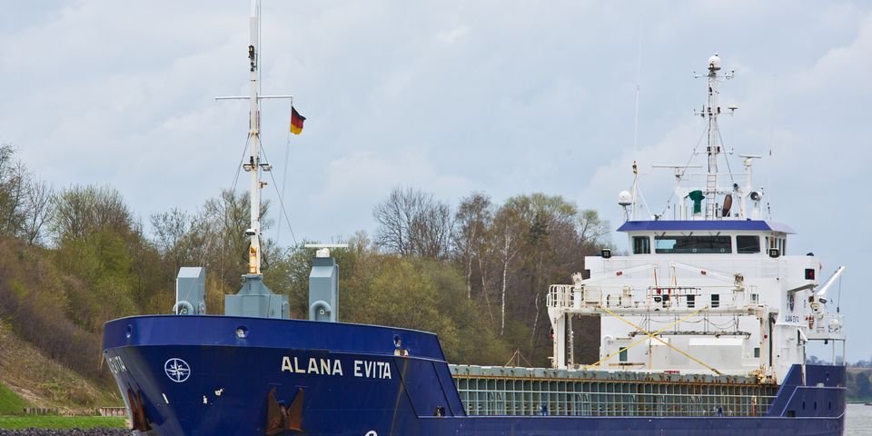 Моряки пошли в увольнение на берег, но на судно не вернулись