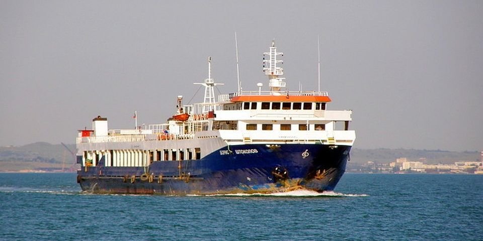 Обиженные механик и моторист подали на судовладельца в суд