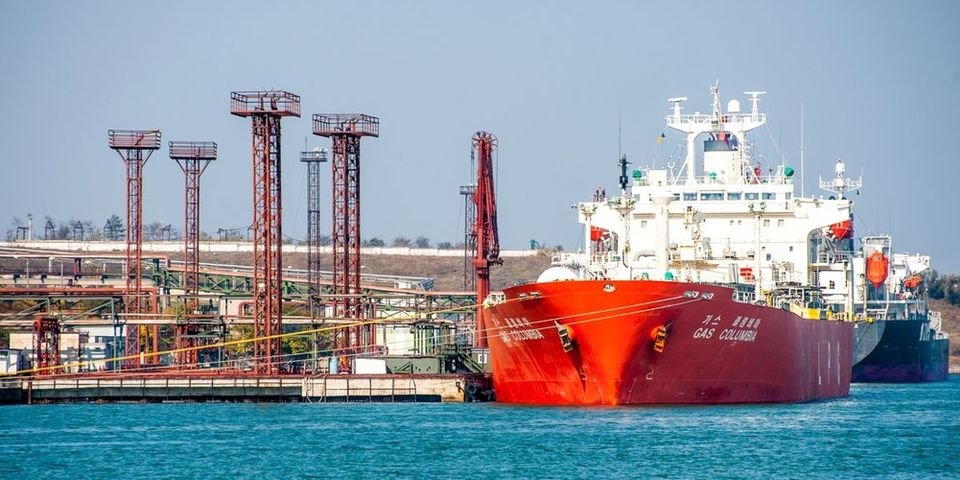 Со второго захода арест со скандального объекта в порту Южный — снят