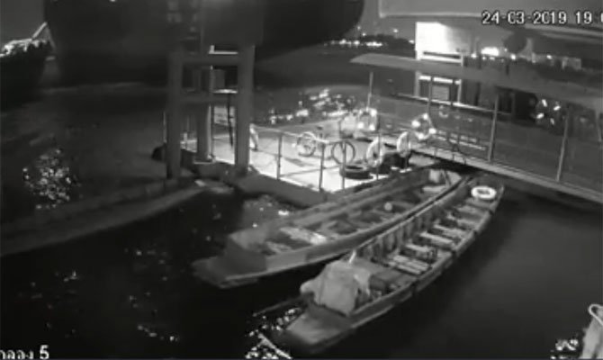 Во время швартовки контейнеровоза погиб человек