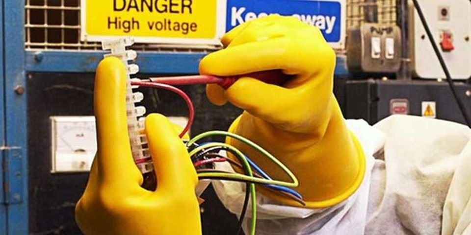 Моряк получил электротравму, пренебрегая техникой безопасности