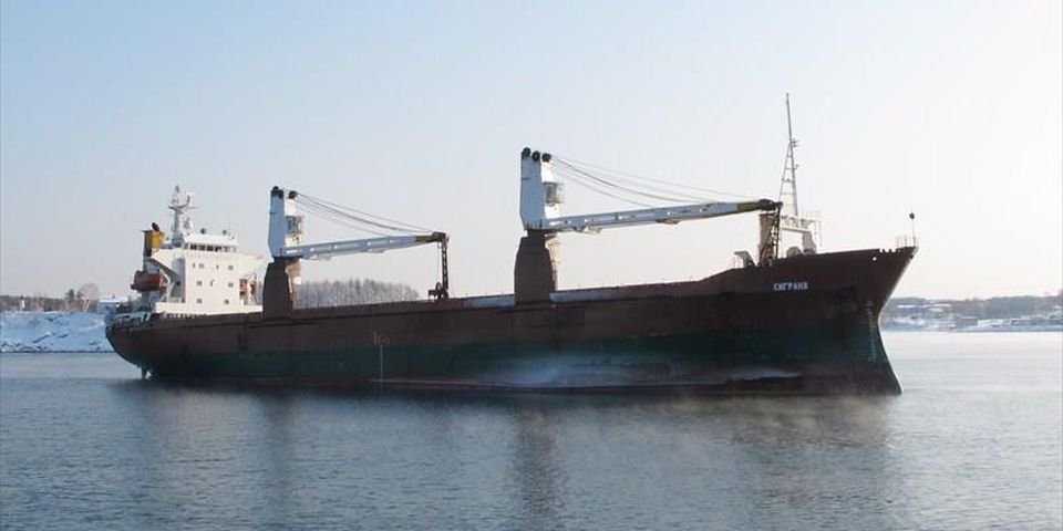 Три человека и мост пострадали из-за пьяного капитана