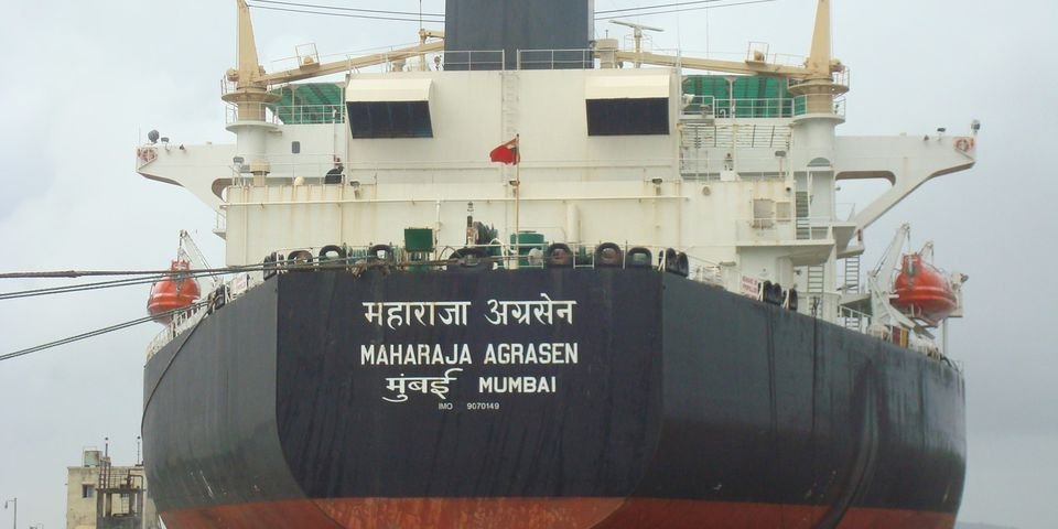 В пожаре на танкере погиб стармех, а ещё двое — с ожогами