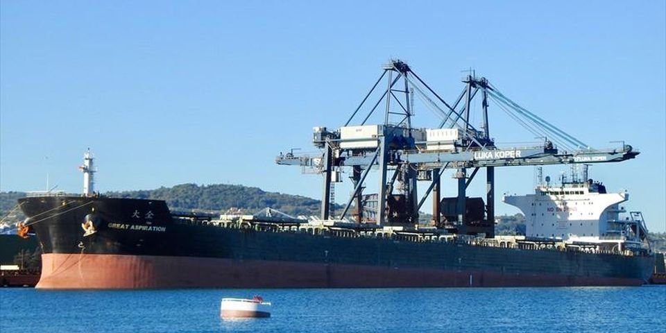 Взрыв на сухогрузе: один моряк погиб и двое в тяжелом состоянии