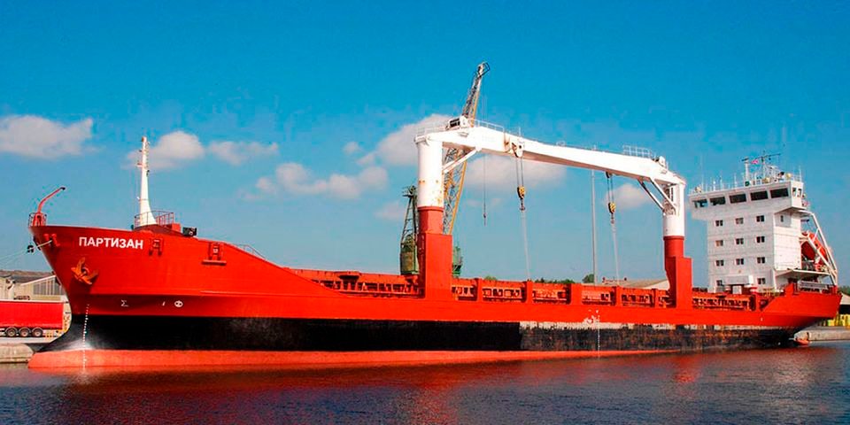 Южная Корея снова «футболит» российское судно: страдает только экипаж