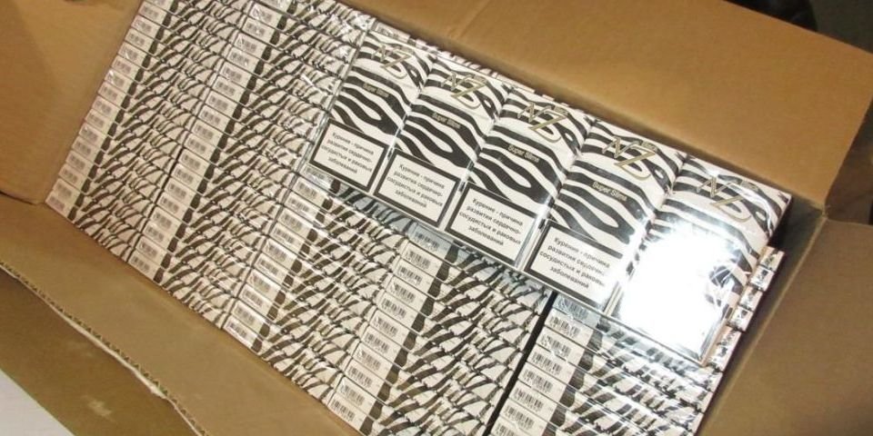 Членов экипажа судна задержали за сигареты в контейнерах