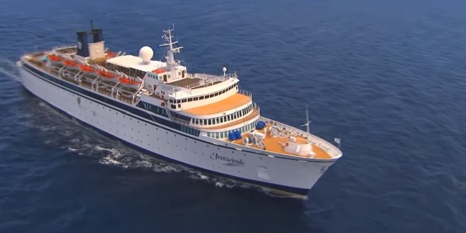 Экипаж и пассажиры Freewinds﻿ две недели заблокированы на судне