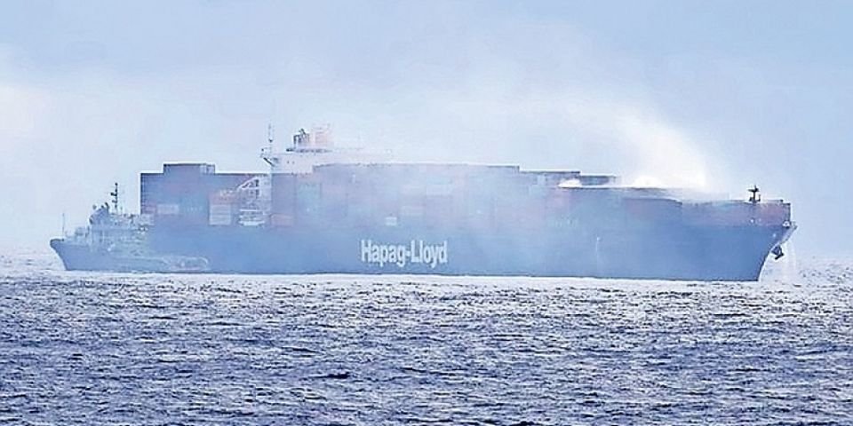 Каждые два месяца в мире сгорает одно крупное грузовое судно