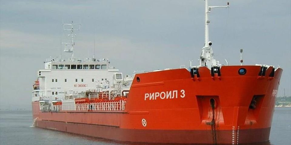 Моряк списался с проблемного судна за свой счет и оплатил переезд сменщика