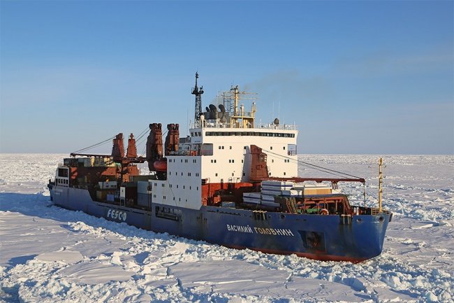 На борту российского ледокола скончались два моряка