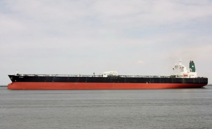 Саудовские моряки помогли иранскому танкеру