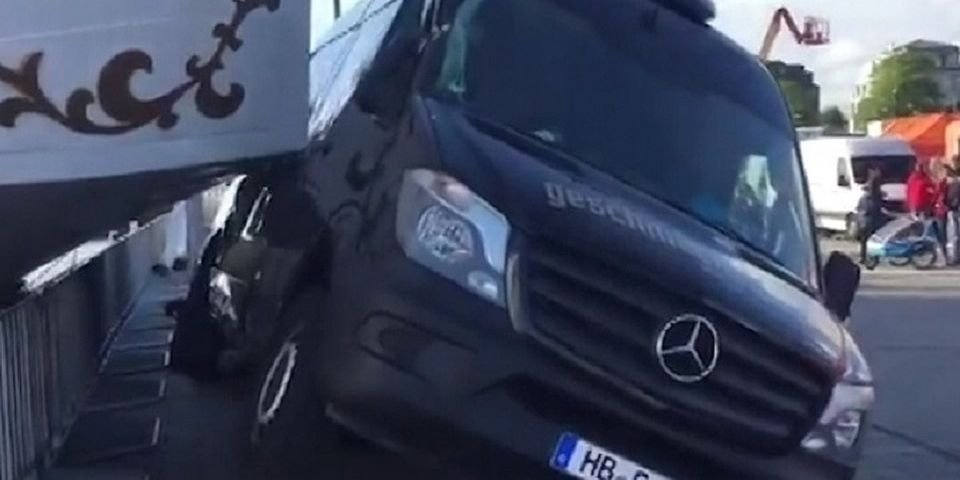 В Гамбурге российские моряки врезались в «немца»