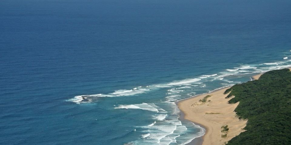 В Индийском океане загорелось судно с 16 моряками