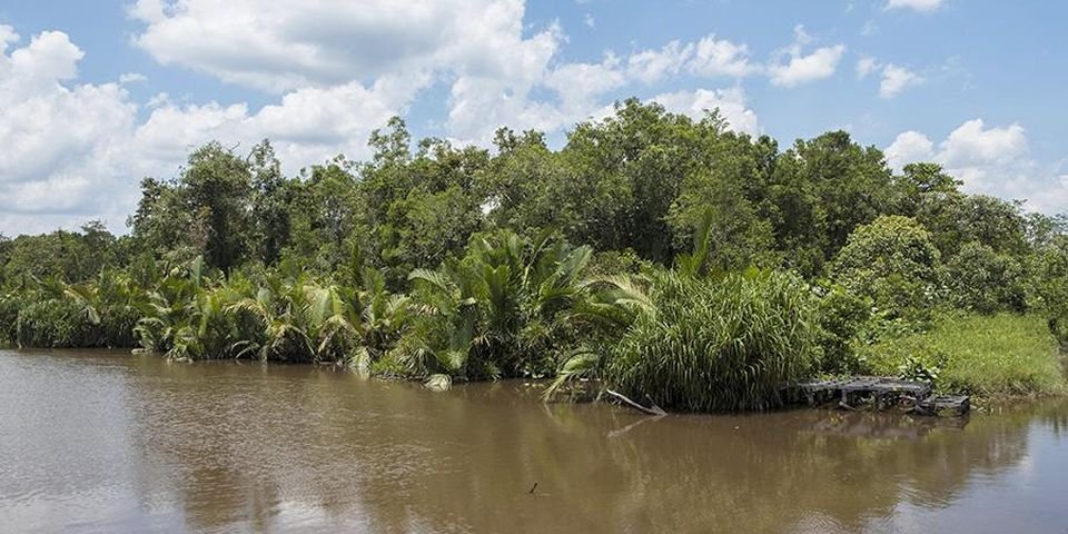 В Малайзии не могут найти судно с пассажирами и экипажем на борту