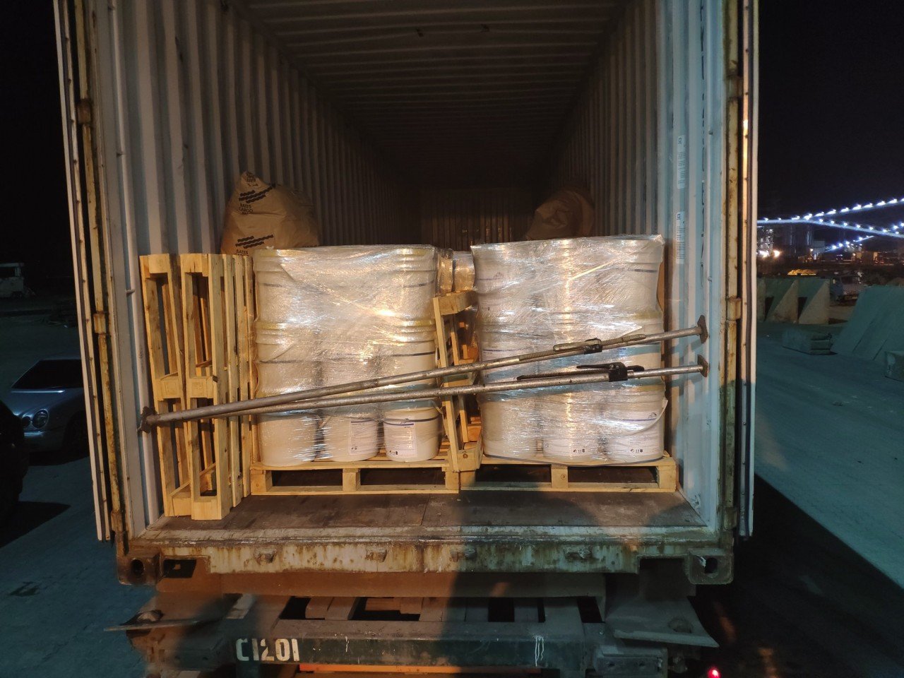 В Украину на судне доставили кокаин, смешанный с краской (ФОТО)