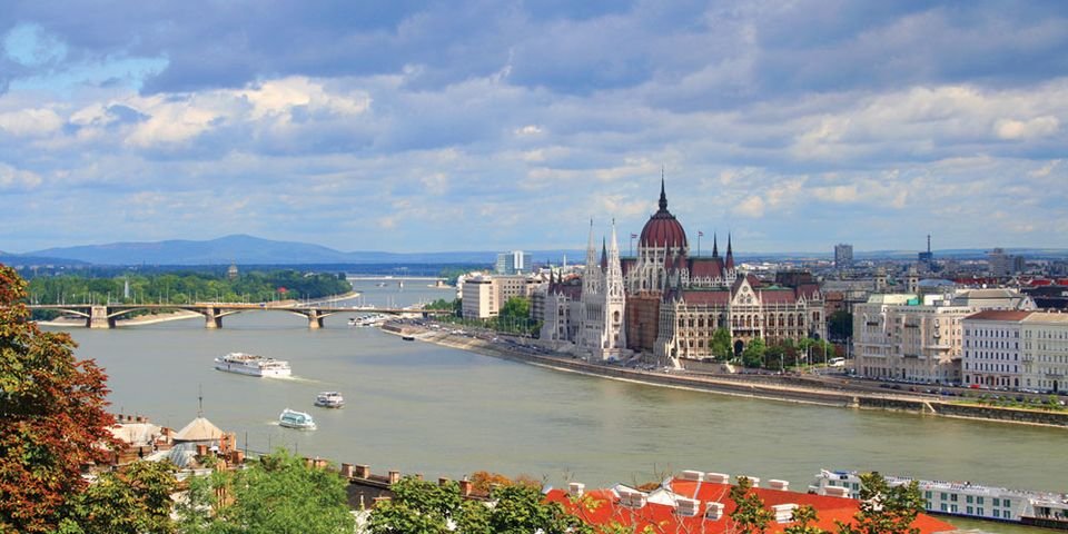 В Венгрии протаранили пришвартованное судно: погибло 7 человек